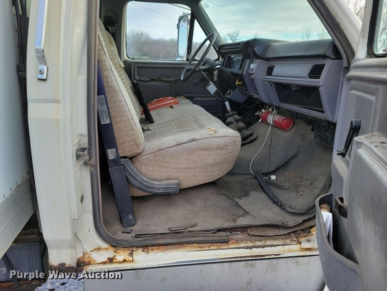 image for item OH9499 1996 Ford F700 refrigerated truck