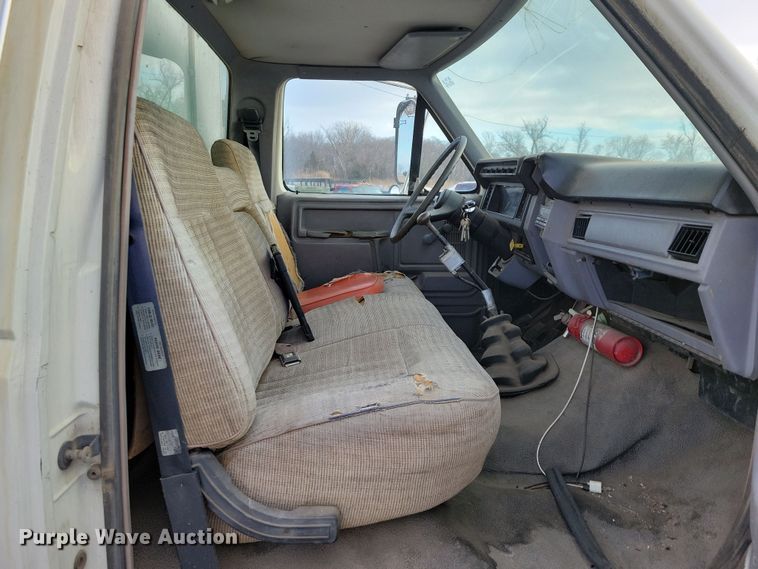 image for item OH9499 1996 Ford F700 refrigerated truck