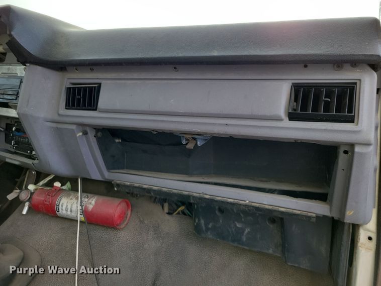 image for item OH9499 1996 Ford F700 refrigerated truck