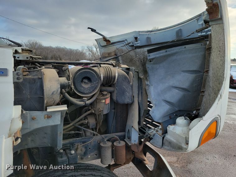 image for item OH9499 1996 Ford F700 refrigerated truck