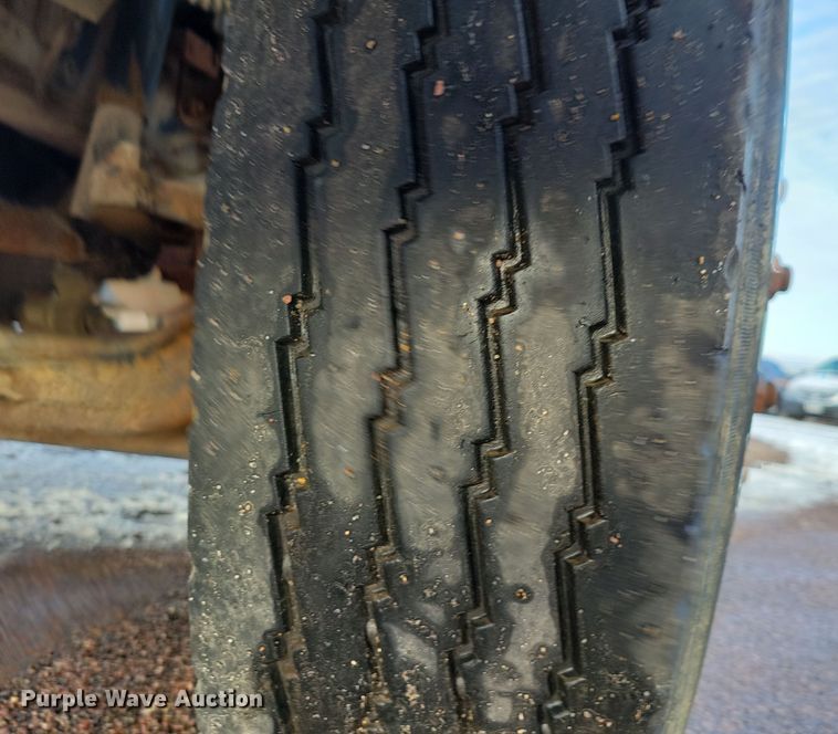 image for item OH9499 1996 Ford F700 refrigerated truck