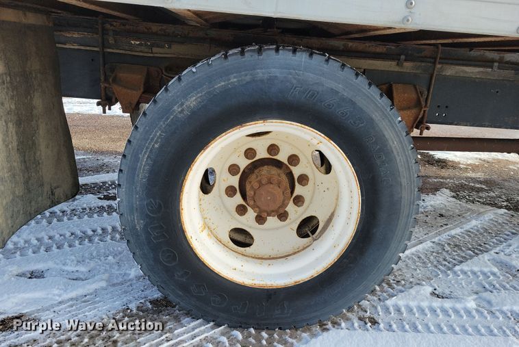 image for item OH9499 1996 Ford F700 refrigerated truck