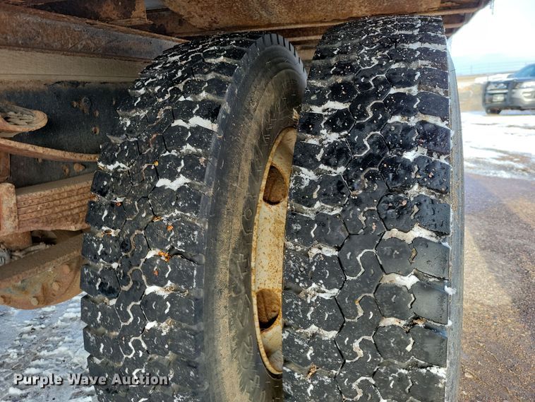 image for item OH9499 1996 Ford F700 refrigerated truck