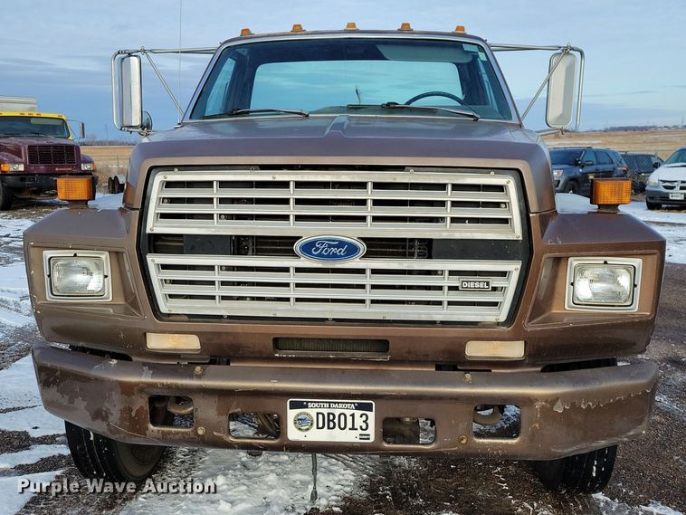 image for item OH9500 1992 Ford F700 truck cab and chassis