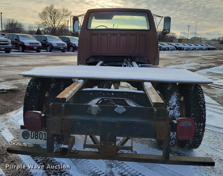 image for item OH9500 1992 Ford F700 truck cab and chassis