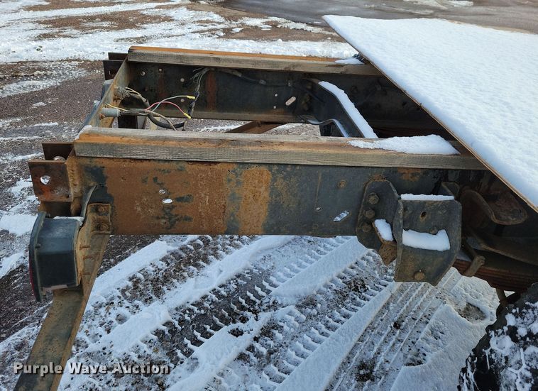 image for item OH9500 1992 Ford F700 truck cab and chassis