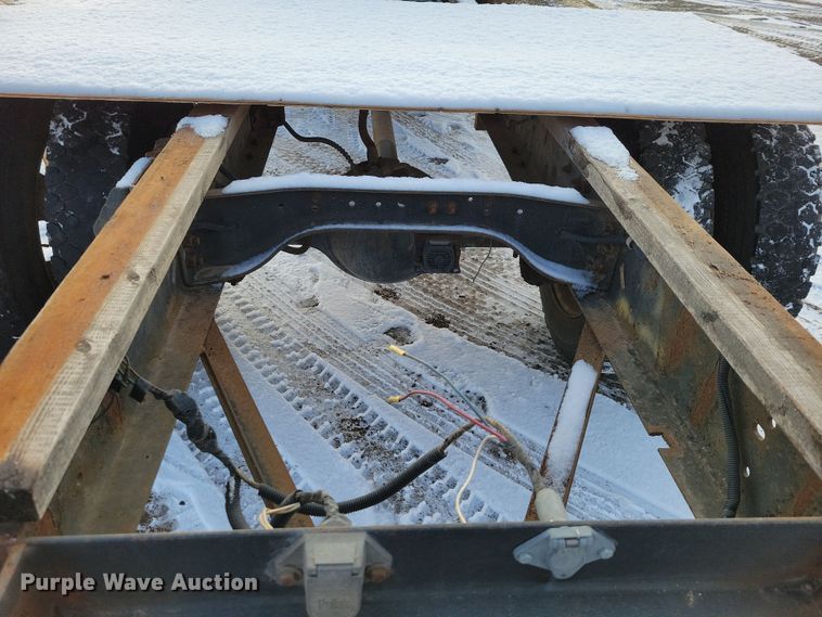 image for item OH9500 1992 Ford F700 truck cab and chassis