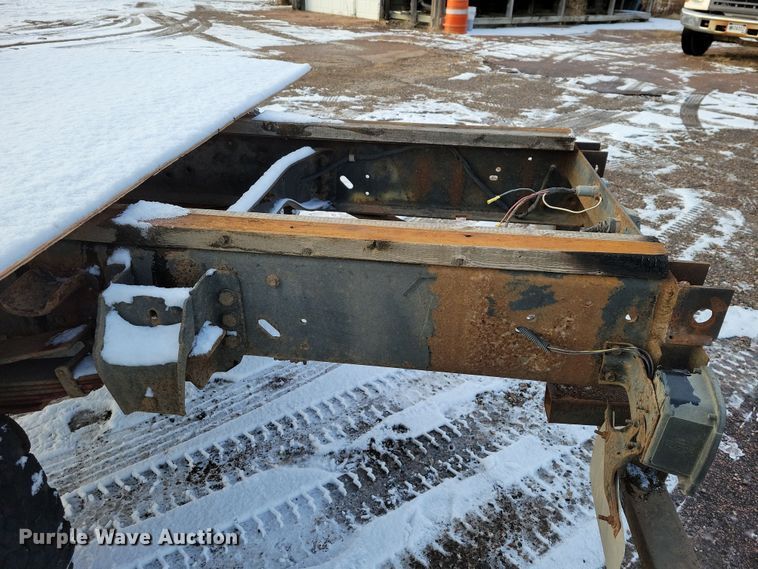 image for item OH9500 1992 Ford F700 truck cab and chassis