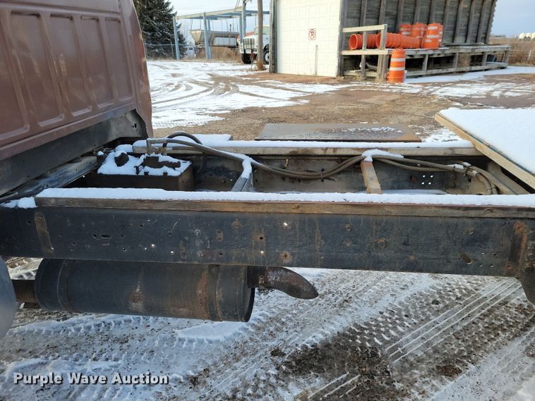 image for item OH9500 1992 Ford F700 truck cab and chassis