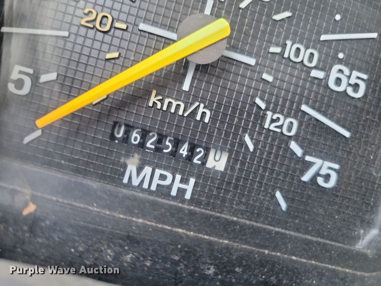 image for item OH9500 1992 Ford F700 truck cab and chassis