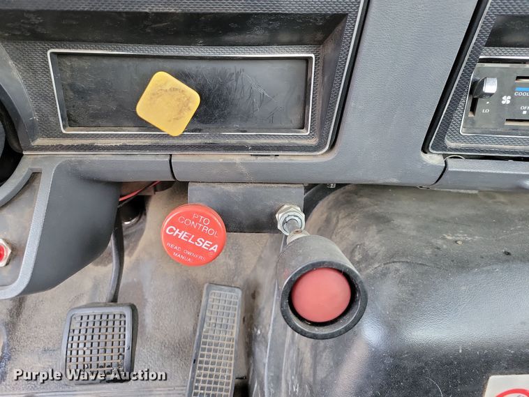 image for item OH9500 1992 Ford F700 truck cab and chassis