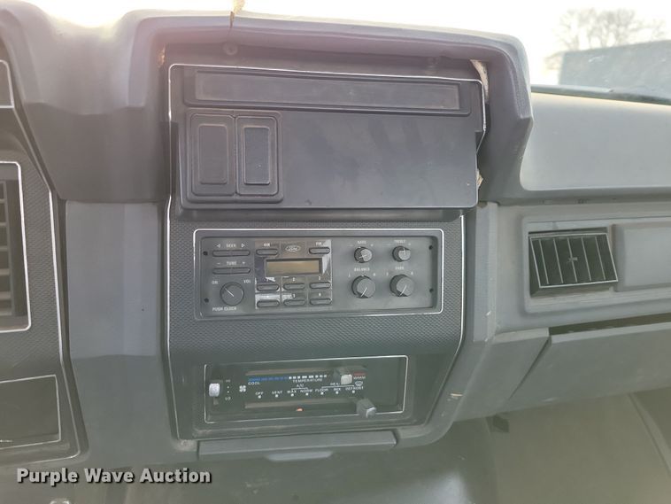 image for item OH9500 1992 Ford F700 truck cab and chassis