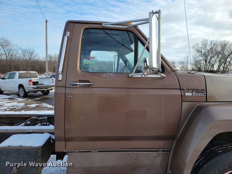 image for item OH9500 1992 Ford F700 truck cab and chassis