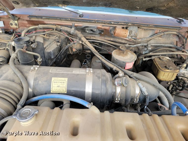 image for item OH9500 1992 Ford F700 truck cab and chassis