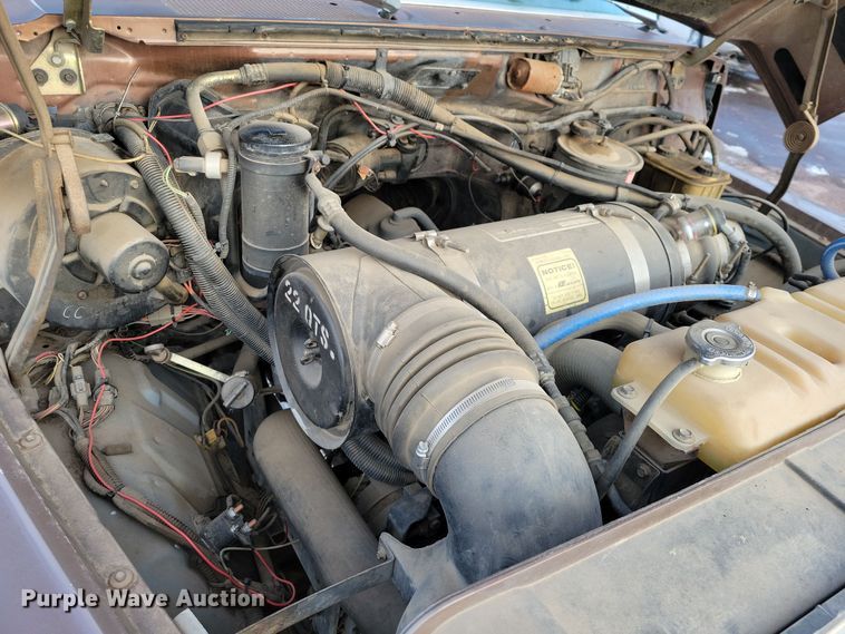 image for item OH9500 1992 Ford F700 truck cab and chassis