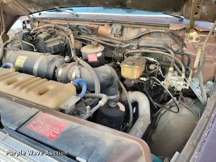 image for item OH9500 1992 Ford F700 truck cab and chassis