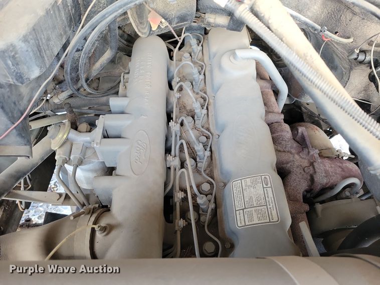 image for item OH9500 1992 Ford F700 truck cab and chassis