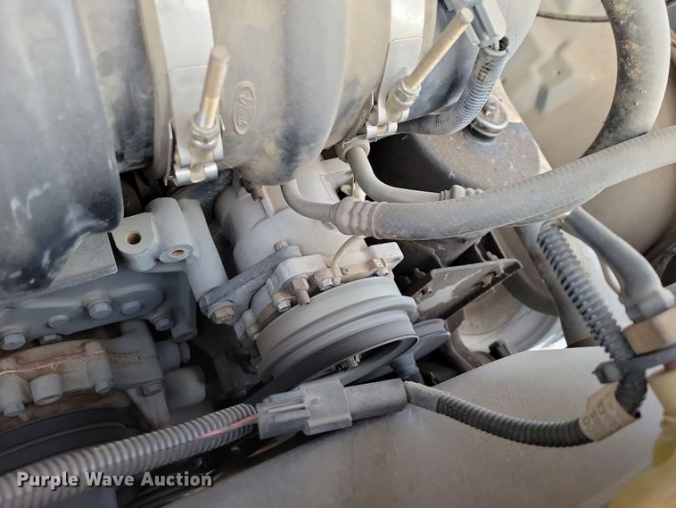 image for item OH9500 1992 Ford F700 truck cab and chassis