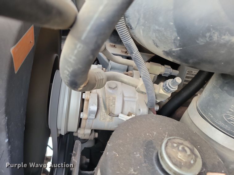 image for item OH9500 1992 Ford F700 truck cab and chassis