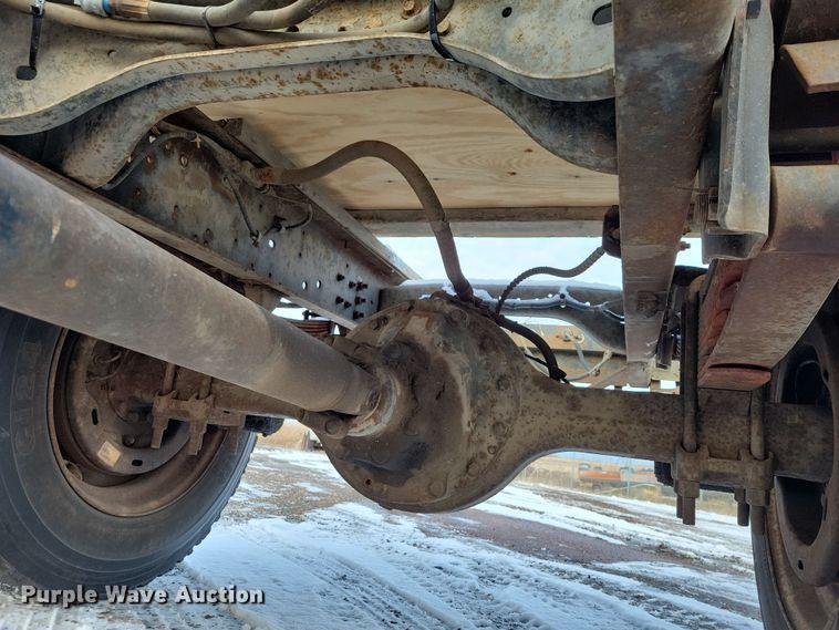 image for item OH9500 1992 Ford F700 truck cab and chassis