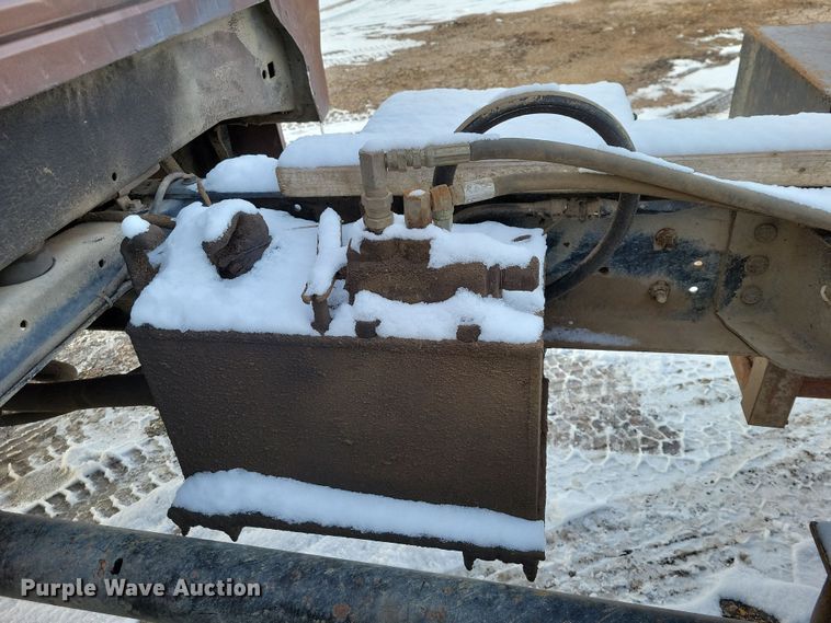 image for item OH9500 1992 Ford F700 truck cab and chassis