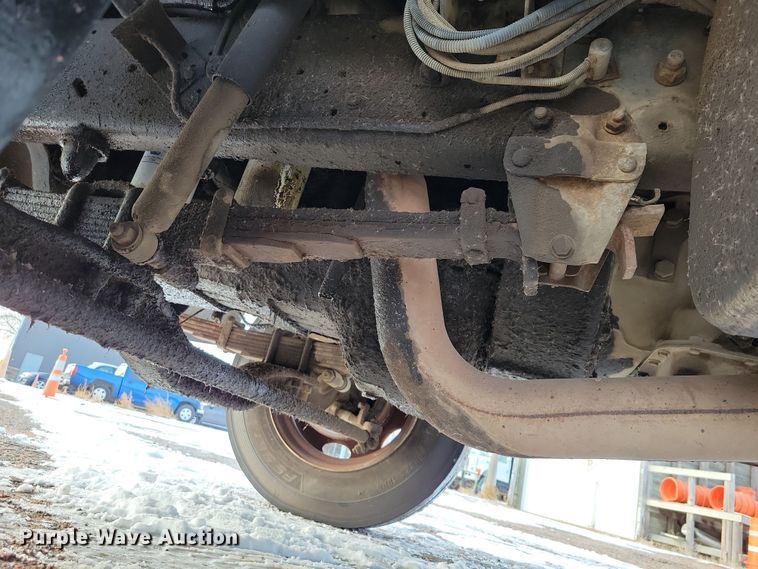 image for item OH9500 1992 Ford F700 truck cab and chassis