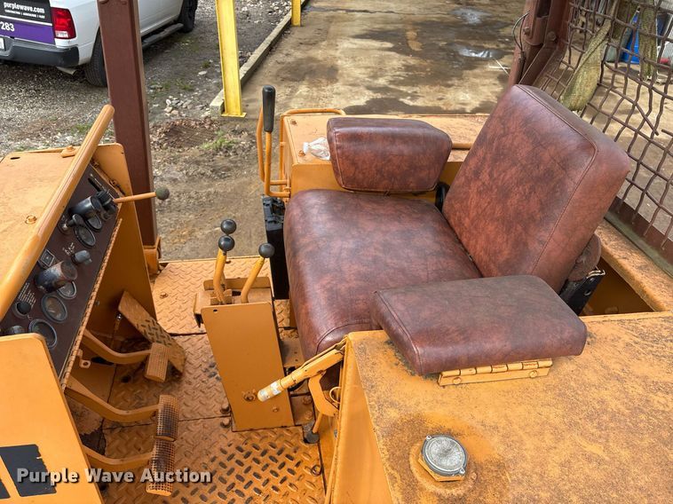 image for item OK9548 1989 Case 850D Longtrack dozer