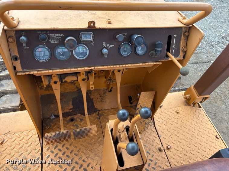 image for item OK9548 1989 Case 850D Longtrack dozer