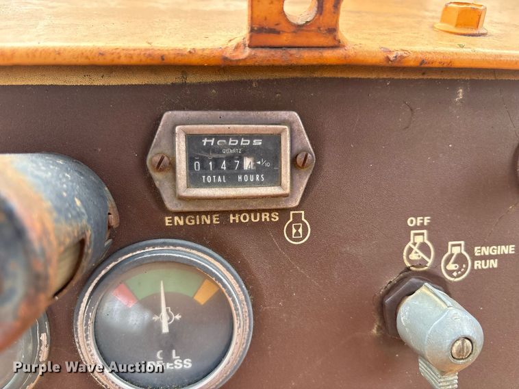 image for item OK9548 1989 Case 850D Longtrack dozer