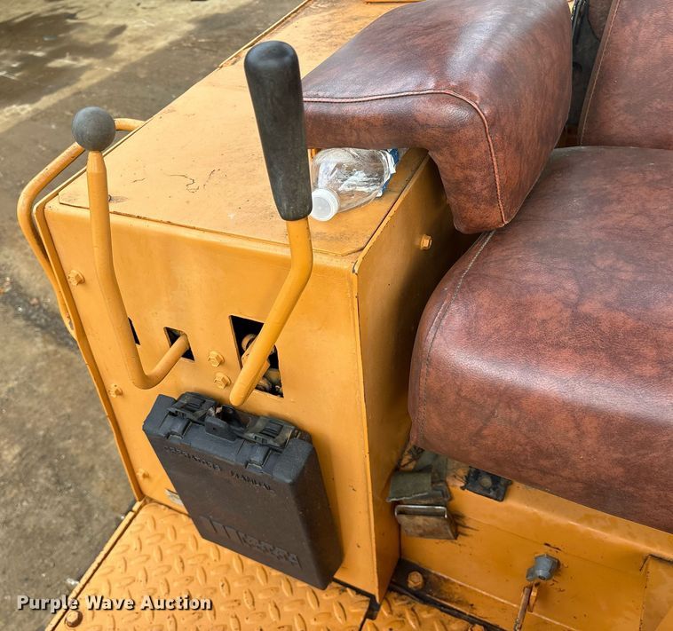 image for item OK9548 1989 Case 850D Longtrack dozer