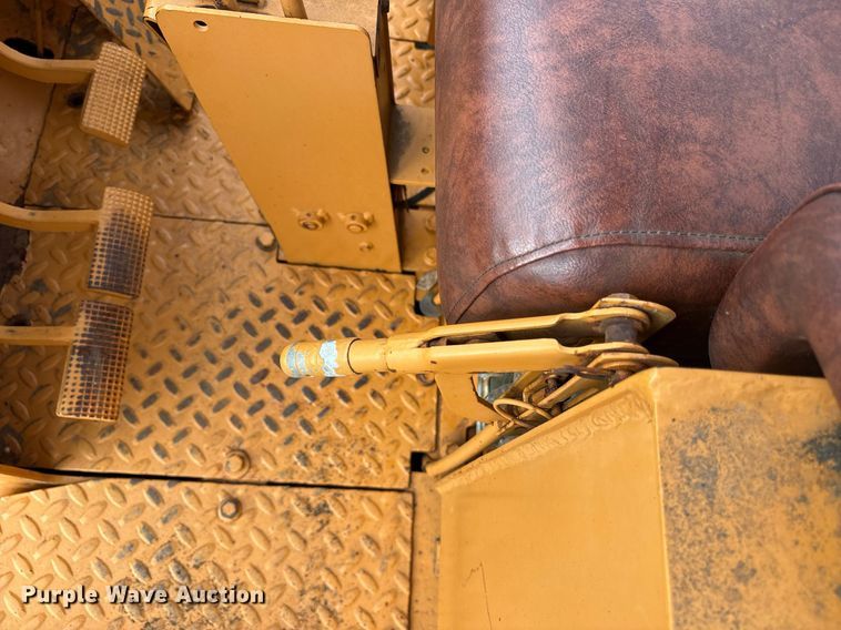 image for item OK9548 1989 Case 850D Longtrack dozer