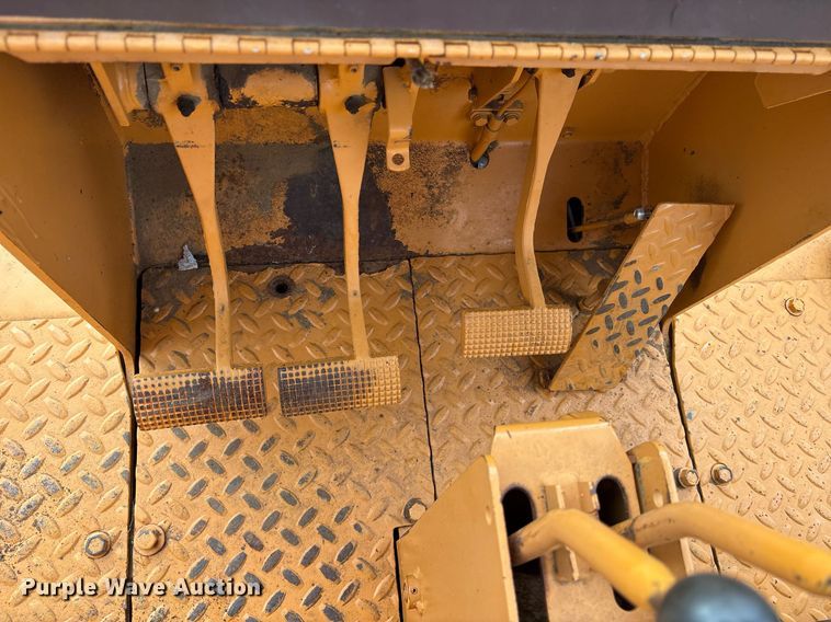 image for item OK9548 1989 Case 850D Longtrack dozer