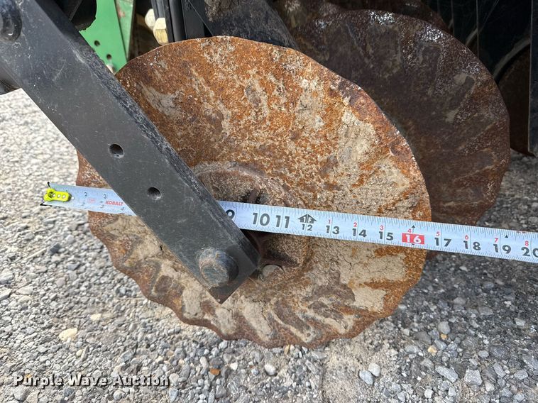 image for item DJ0845 2017 Great Plains 3P1006NT no-till grain drill