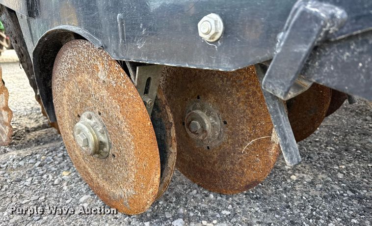 image for item DJ0845 2017 Great Plains 3P1006NT no-till grain drill