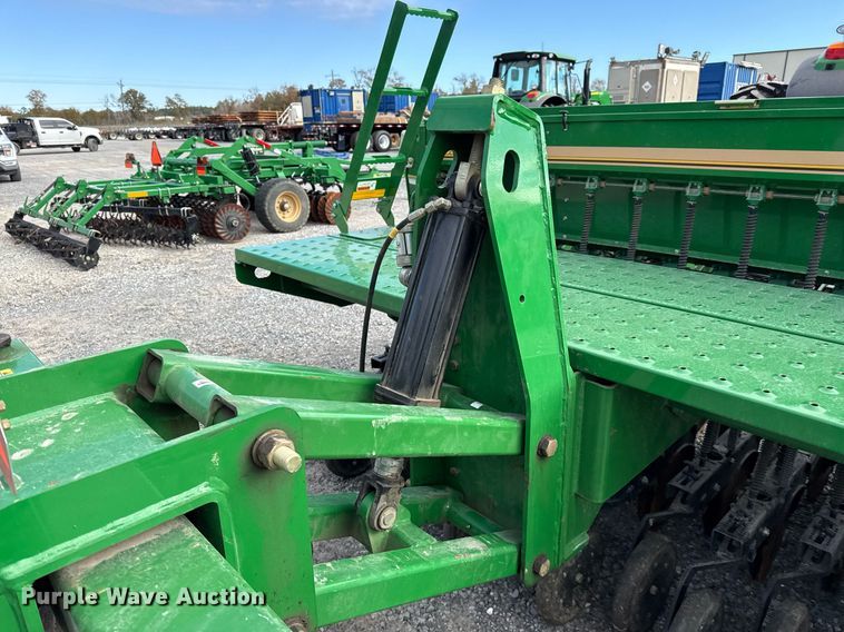 image for item DJ0845 2017 Great Plains 3P1006NT no-till grain drill