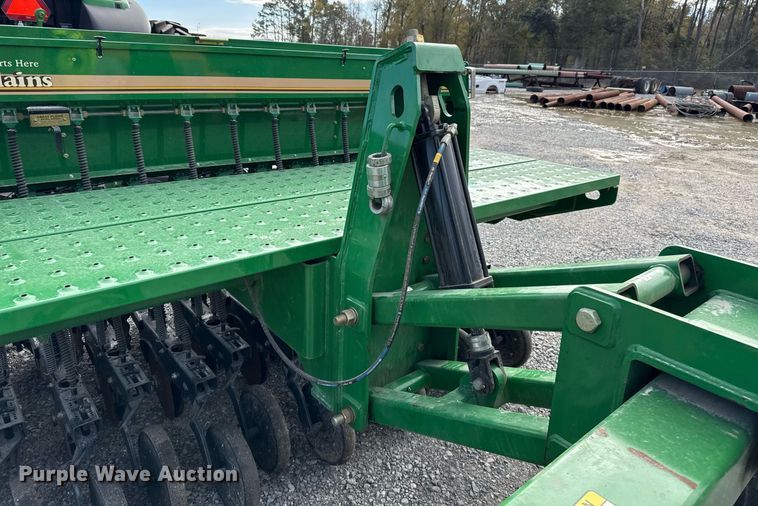 image for item DJ0845 2017 Great Plains 3P1006NT no-till grain drill