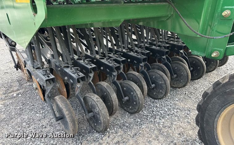 image for item DJ0845 2017 Great Plains 3P1006NT no-till grain drill