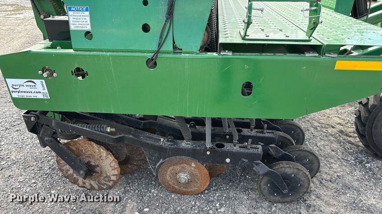 image for item DJ0845 2017 Great Plains 3P1006NT no-till grain drill