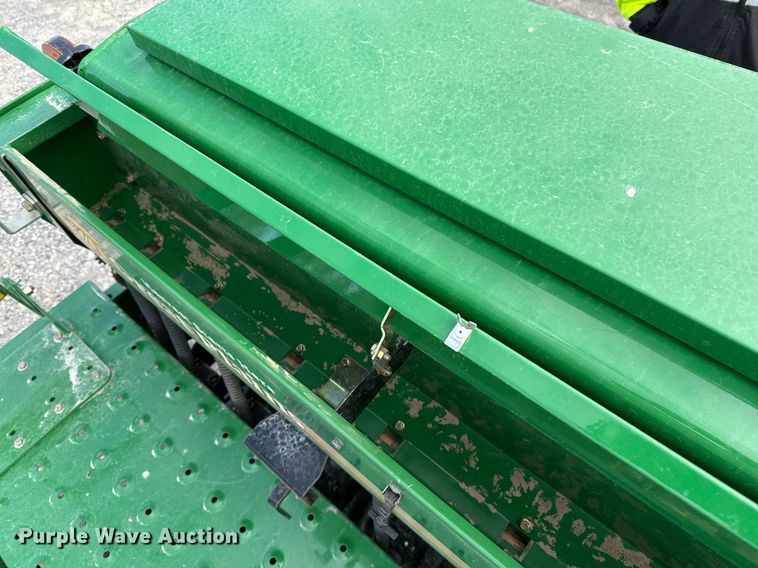 image for item DJ0845 2017 Great Plains 3P1006NT no-till grain drill