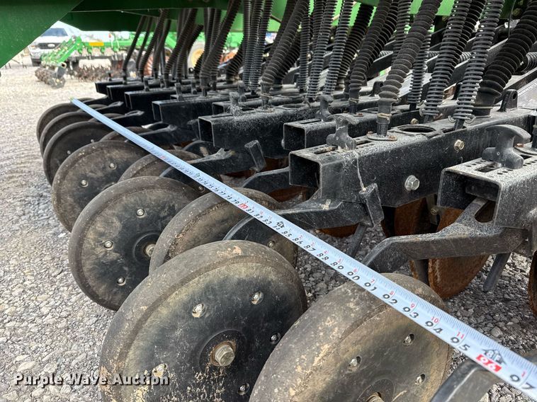 image for item DJ0845 2017 Great Plains 3P1006NT no-till grain drill