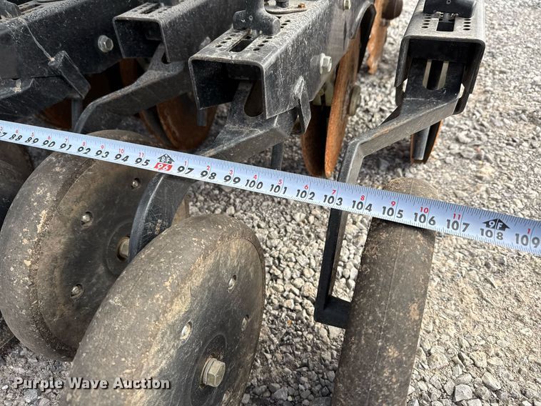 image for item DJ0845 2017 Great Plains 3P1006NT no-till grain drill