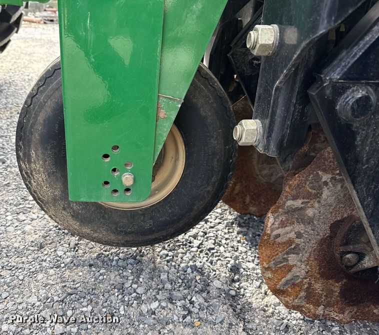 image for item DJ0845 2017 Great Plains 3P1006NT no-till grain drill