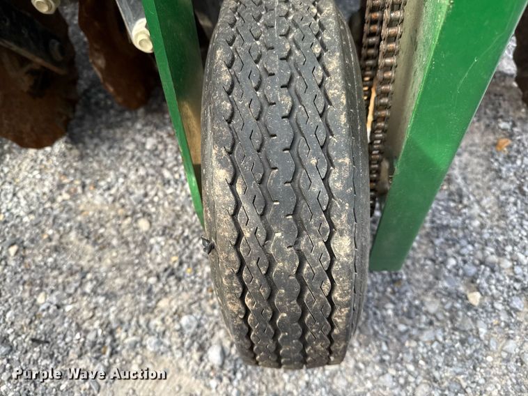 image for item DJ0845 2017 Great Plains 3P1006NT no-till grain drill