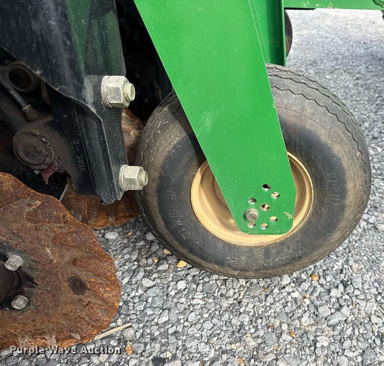 image for item DJ0845 2017 Great Plains 3P1006NT no-till grain drill