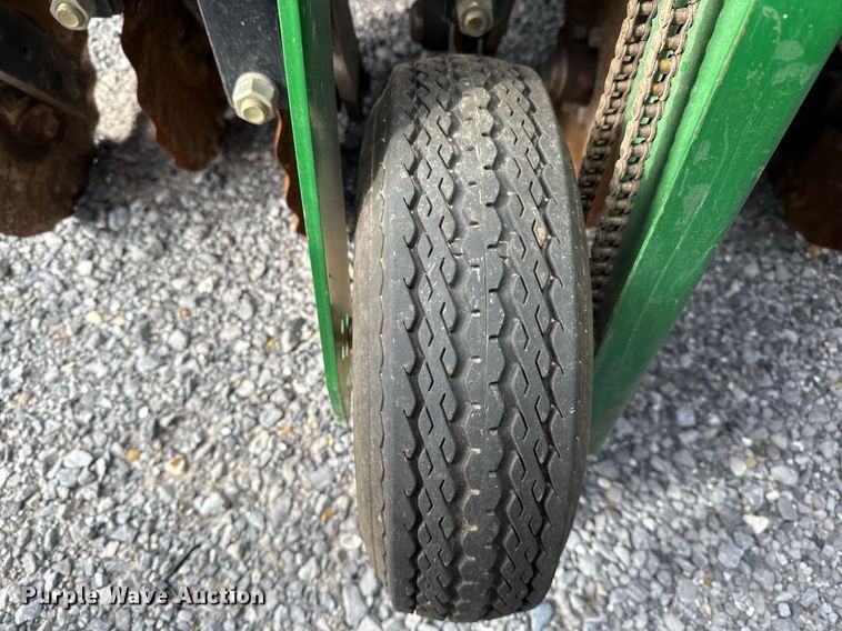 image for item DJ0845 2017 Great Plains 3P1006NT no-till grain drill