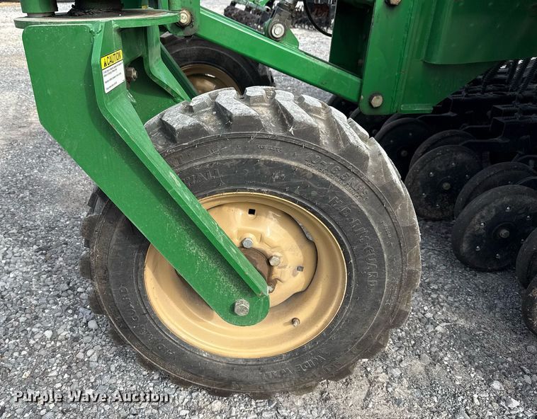 image for item DJ0845 2017 Great Plains 3P1006NT no-till grain drill