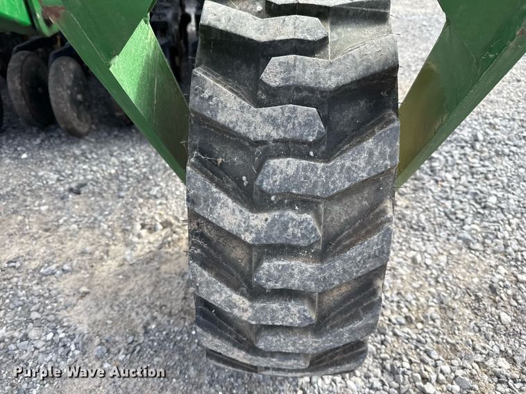 image for item DJ0845 2017 Great Plains 3P1006NT no-till grain drill