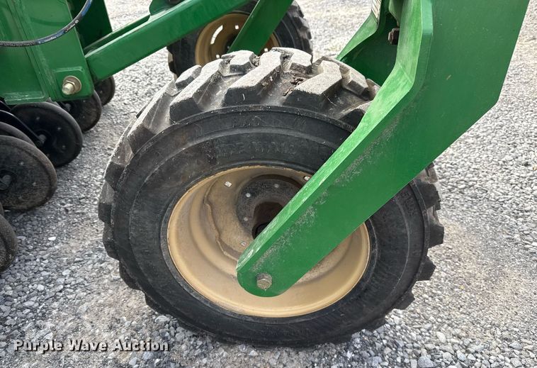 image for item DJ0845 2017 Great Plains 3P1006NT no-till grain drill