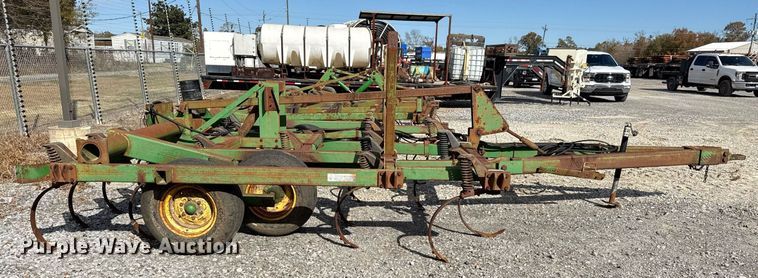 image for item DJ0848 John Deere 980 field cultivator