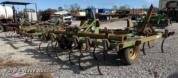 image for item DJ0848 John Deere 980 field cultivator